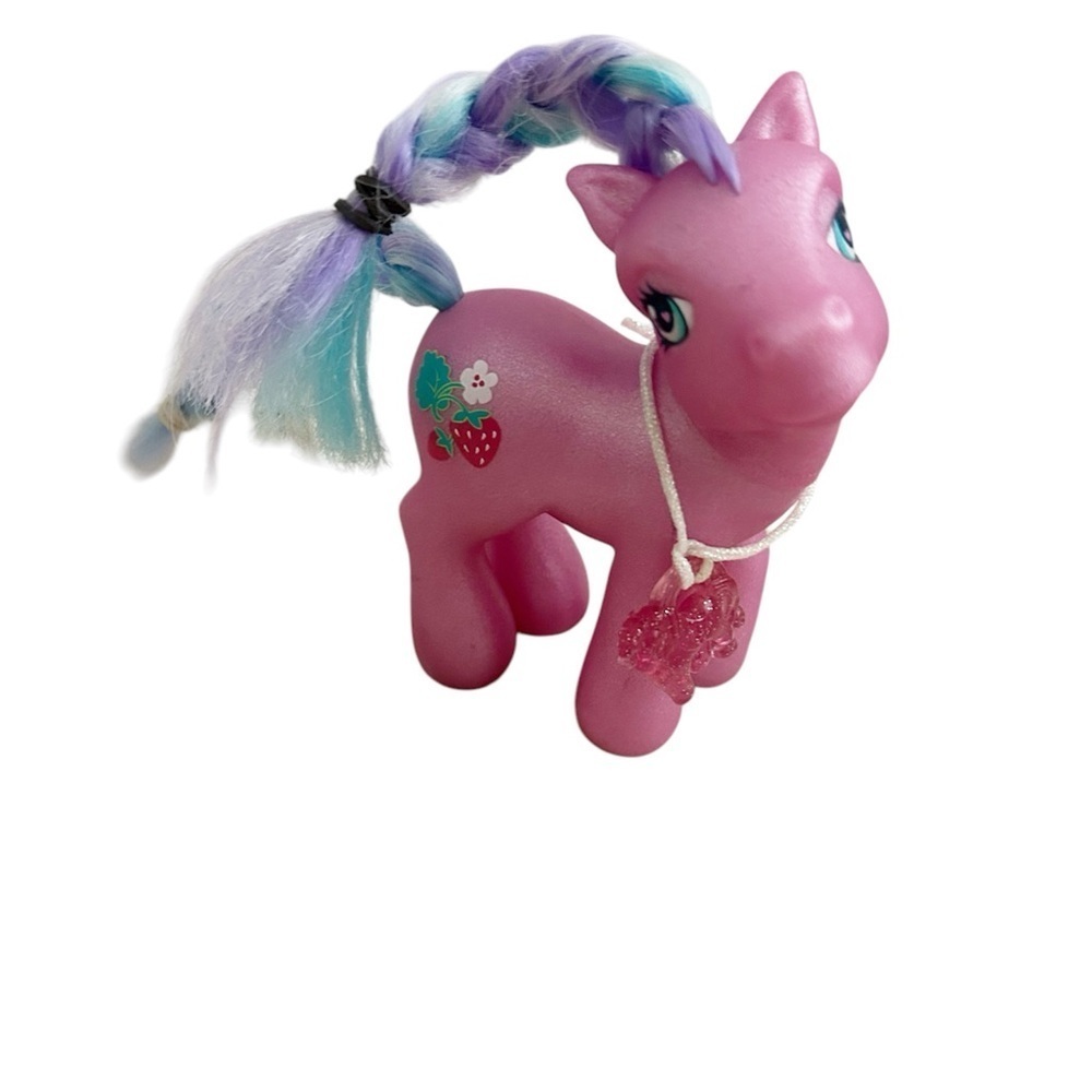 G3 Hasbro My Little Pony w/ Charm Vintage Sweetberry Pony with Strawberry symbol